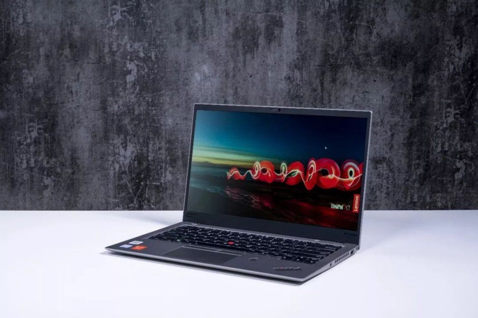 聊一款屏幕素质极高的笔记本