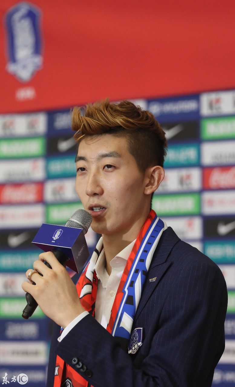 韩国队回国,韩国化妆走红门将回答记者提问