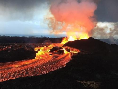 火山爆发喷出绿宝石 村民一夜暴富