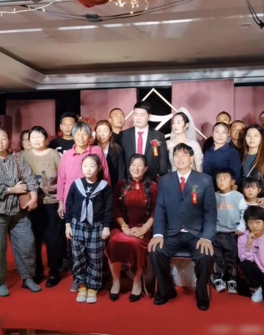 63岁紫金矿业董事长陈景河娶38岁妻子:她是一座高品位金矿