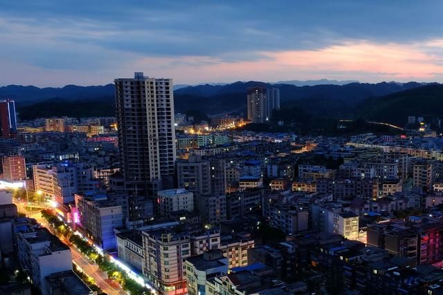县城房地产市场成功逆袭,有人士呼吁应该抓紧实行调控措施