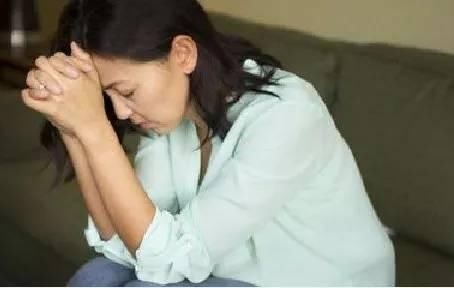 再婚带孩子嫁了小六岁的小伙，结婚一个月，才明白为啥娶我