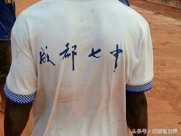 非洲人疯抢中国二手衣,网友:都是旧衣回收箱里