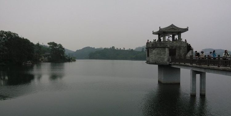 新婚妻子和闺蜜旅游，回来送丈夫礼物，看到礼物丈夫提出离婚