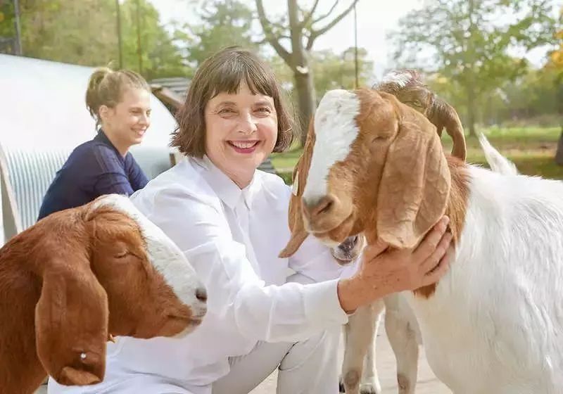 变老就被兰蔻辞退?最贵超模的中年逆袭,农场主