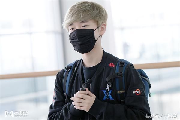 LOL:小花生口罩遮面星味十足,KZ战队今日出发