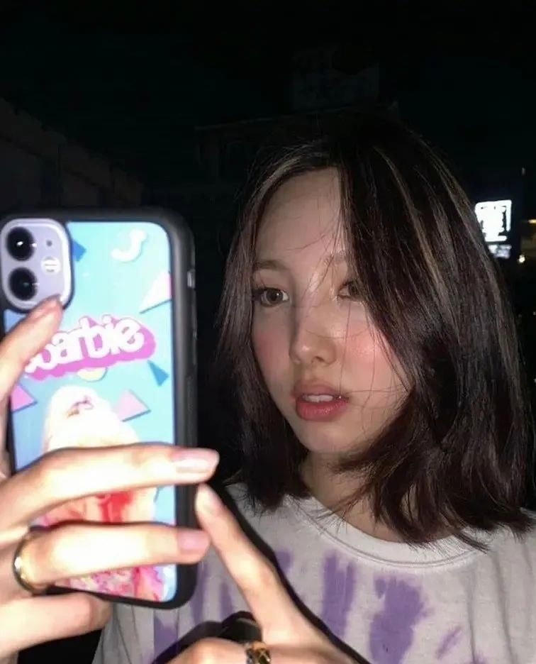 她的脸到底怎么了？