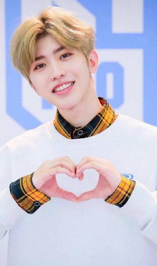 蔡徐坤为什么会火?人气超越易烊千玺鹿晗,跻身