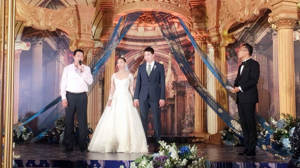 直击女排国手超梦幻婚礼,父亲王宝泉致辞,新郎