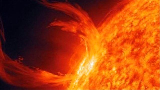 太阳的日冕地区温度最高可达600万度，宇宙飞船到此直接无影无踪