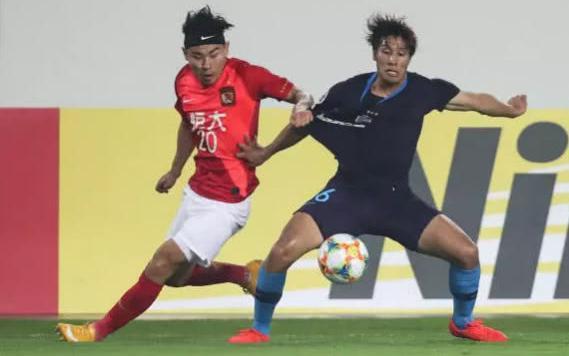 恒大玩真的!3人掉出比赛大名单 18岁小将连获