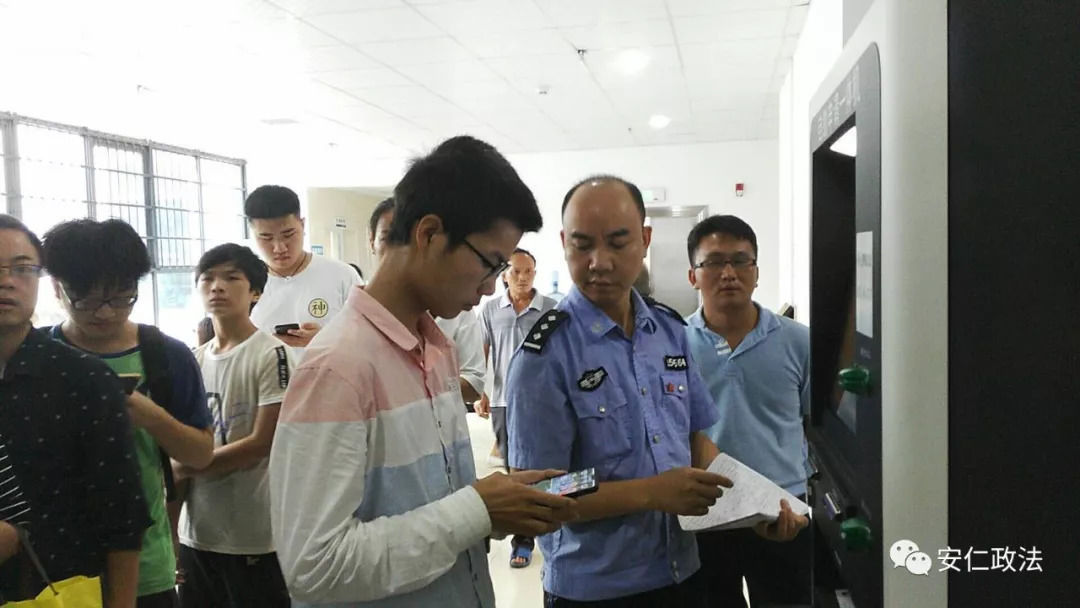 安仁:加班办理身份证、出入境业务,采集一标三