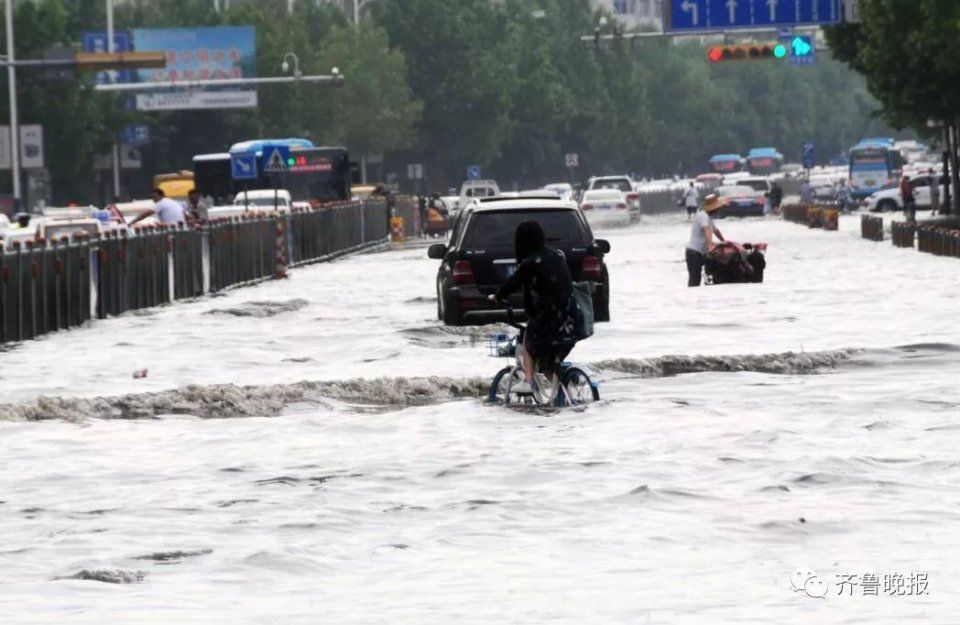 今晚，大雨要来!山东多地看海,水没过膝盖!荣成也有雷电加雨!