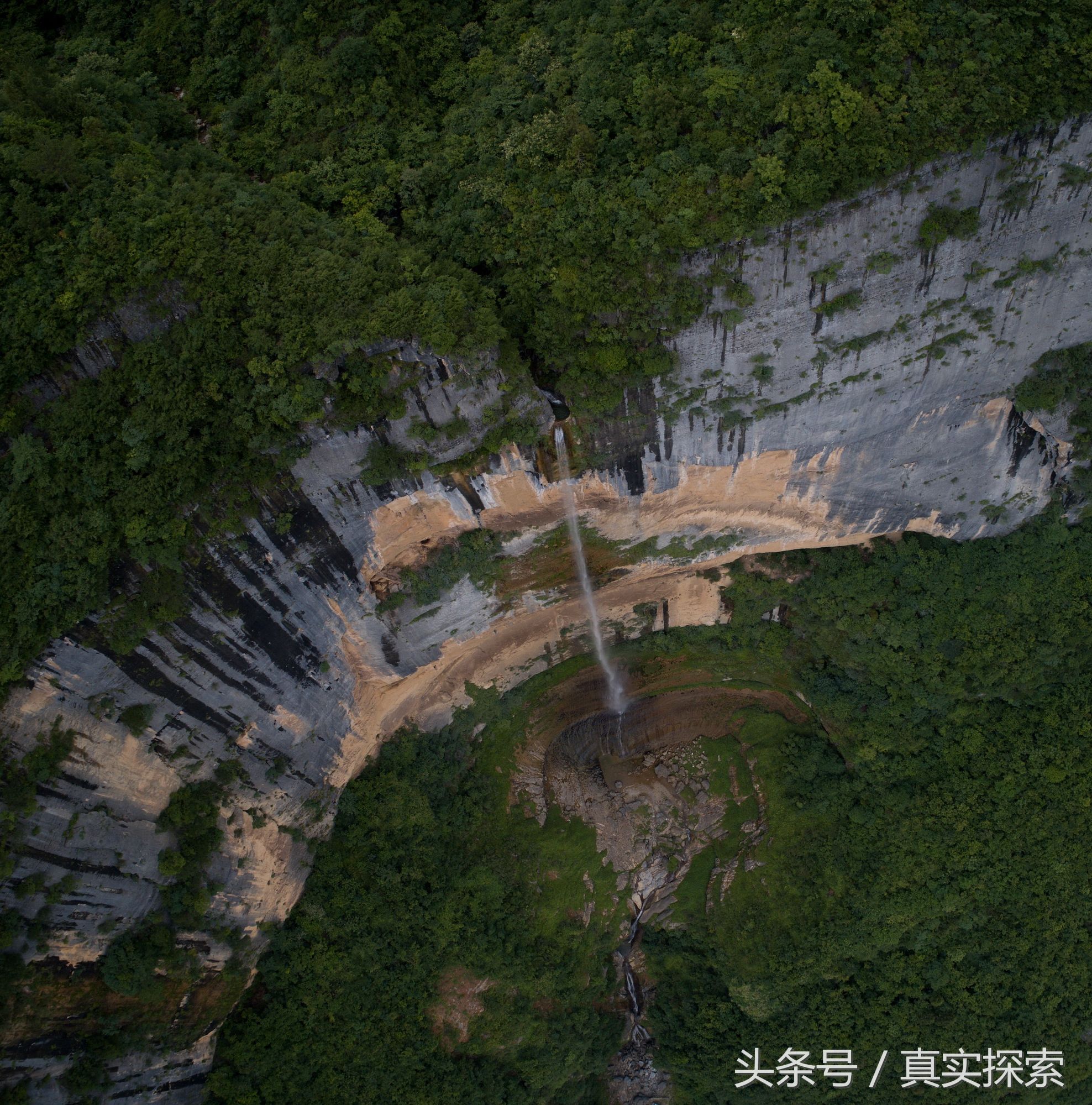 湖北神农架大九湖到重庆巫山当阳大峡谷的罕见超级大瀑布 超百米