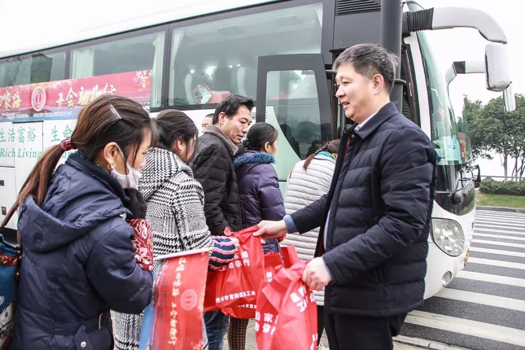 不用排队买火车票，2000余名在富外来务工人员是这样返乡的！