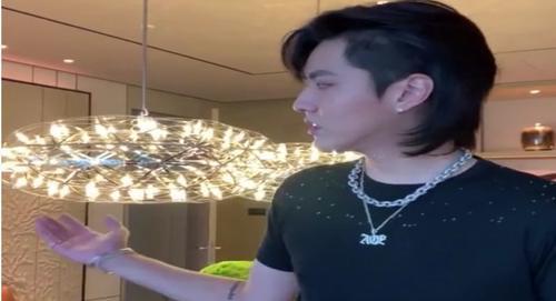 吴亦凡东北话回应李雪琴:别管我在哪,你看这灯
