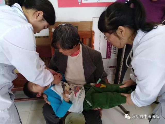 中医院下乡团队紧急施救3岁患儿