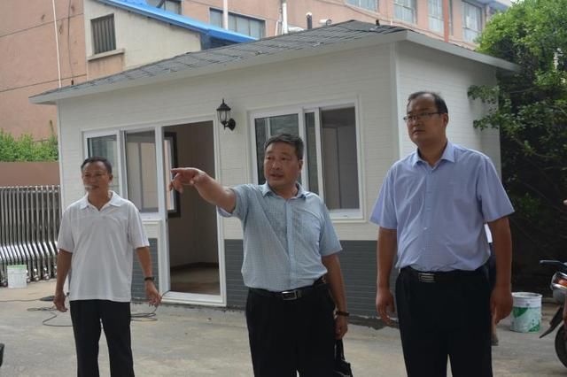 青州市教育局领导调研师范附小幼儿园建设情况