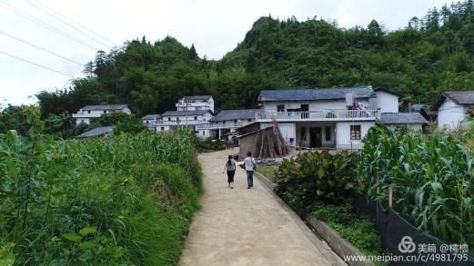 记者蹲点日记:小坝子镇的艳娘