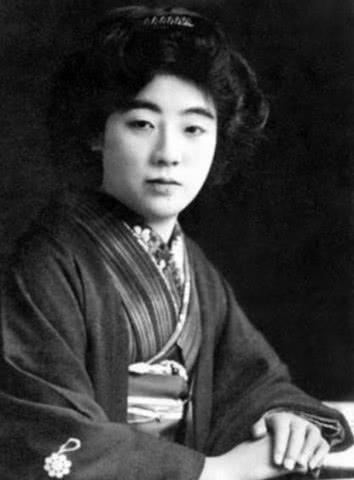 在1902年,她是第一个注射整容的日本人,后来变
