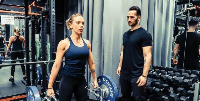 斯嘉丽百亿女演员 黑寡妇票房82亿片酬亦惊