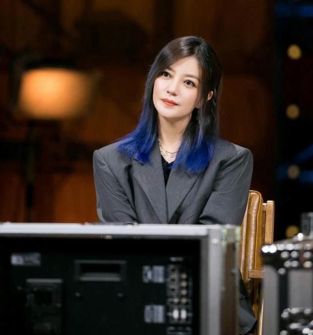 赵薇：所有女演员都面临难出头的尴尬局面，连化妆品都是男性代言