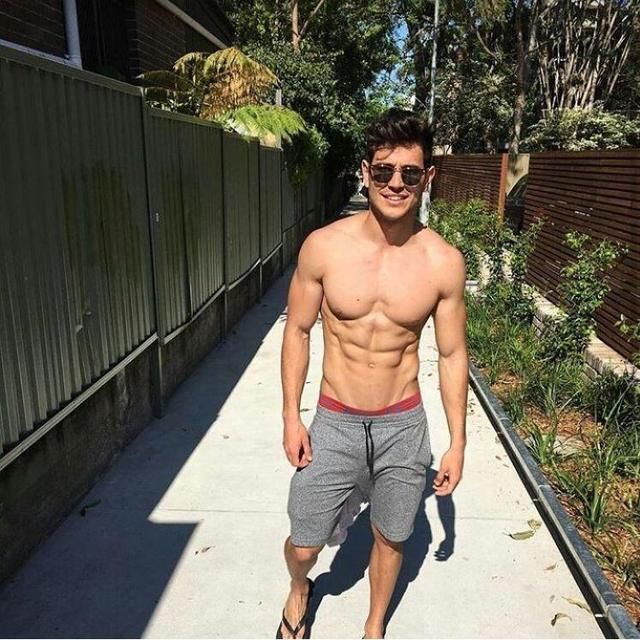 如何加强腿部力量训练?3个动作让你变无敌,还