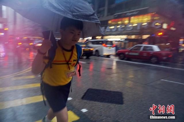 香港天文台发出黄色暴雨警告信号