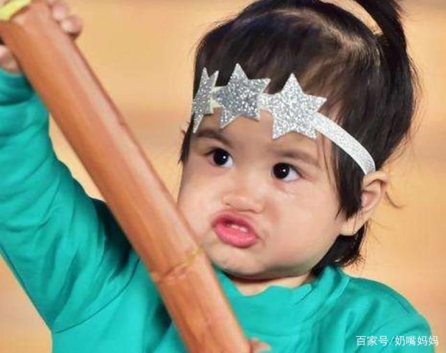 包贝尔女儿长大了，当初被说丑萌，现在颜值开始向妈妈包文婧靠拢