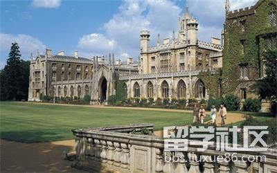 美国常青藤大学本科学费