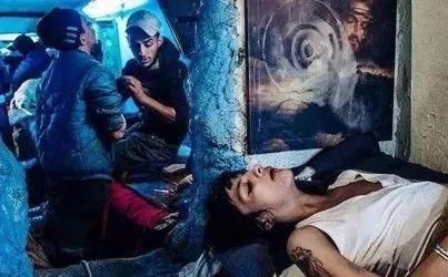 警惕|毒品版含笑半步颠出没,女生更容易被人