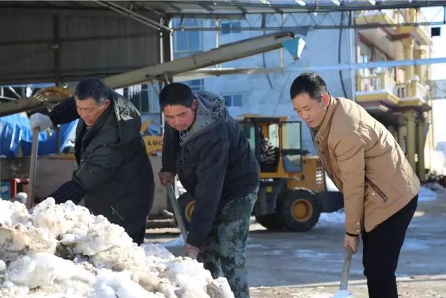 六安一男子义务铲雪50公里!今天,是他最幸福的