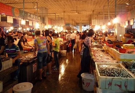 三亚海鲜又出乱子，卖游客价钱是本地人十几倍，游客：欺负我傻？