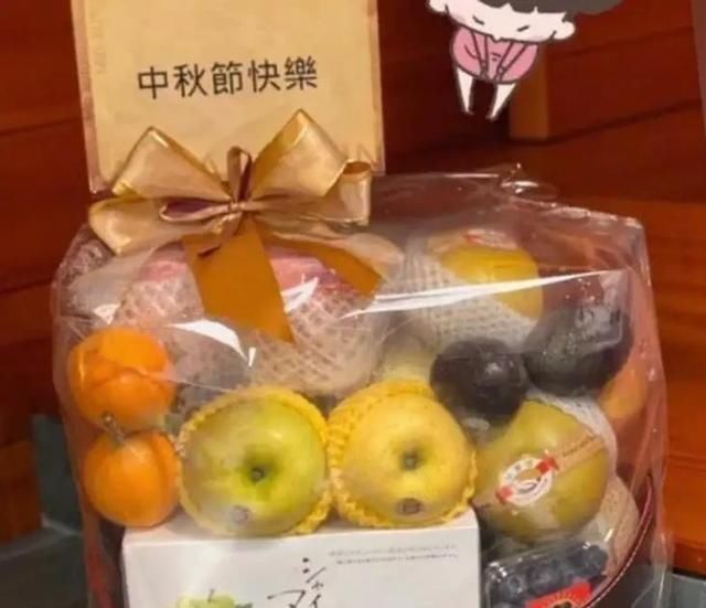 梁洛施所生孩子受器重，频繁回港见面，现女友高调示爱李泽楷