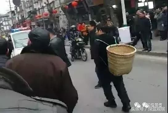 重庆杀警案：街头血案的起因和处警民警、吸烟看客以及南坪东路