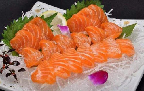 三文鱼刺身配什么酒 刺身料理配白葡萄酒的好