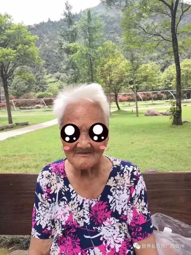 107岁长寿老人游姑婆山，带着健康身体游玩之余，更有长寿经验分