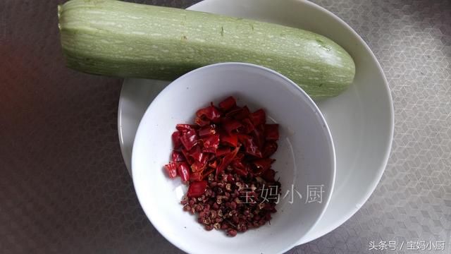 夏天再热也要吃这菜，每周得做好几回，顿顿都吃精光，太过瘾了