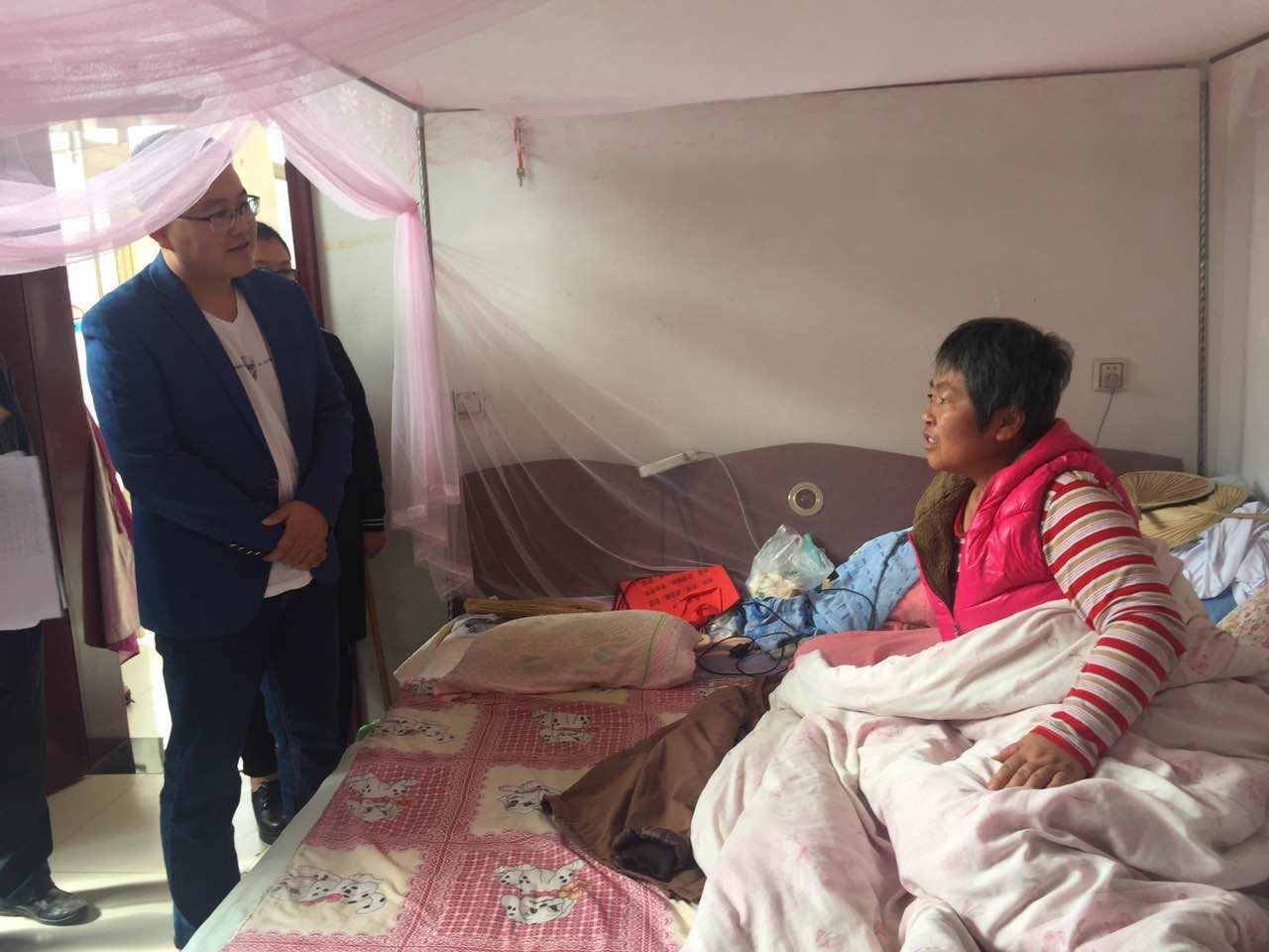 乐陵市人社局 慰问 贫困户 强化扶贫报销政策宣