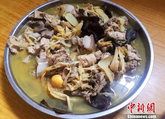 广东台山人添丁增口喜欢用“煮鸡酒”和“煲酸醋”报喜