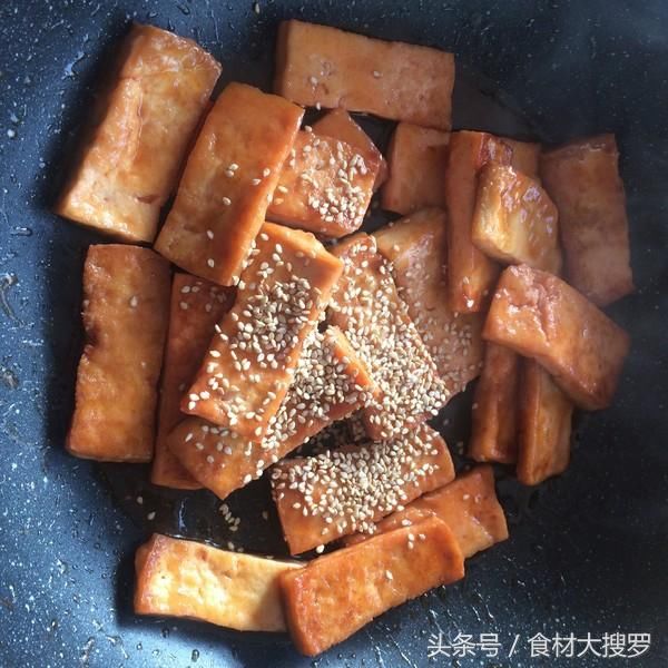 2块钱豆腐，教你做好吃的小零食，孩子一口一块，又香又嫩超好吃