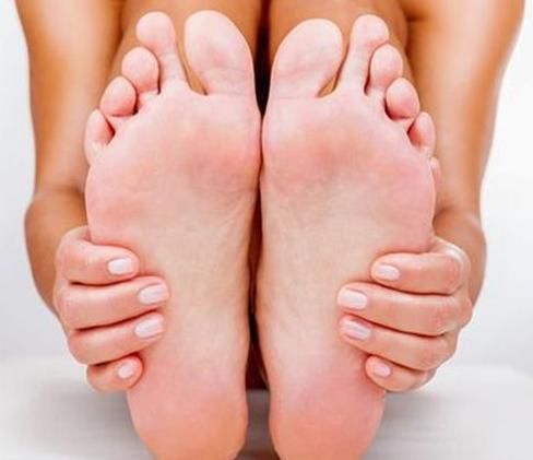 脚气(足癣)的类型、治疗及护理_【快资讯】