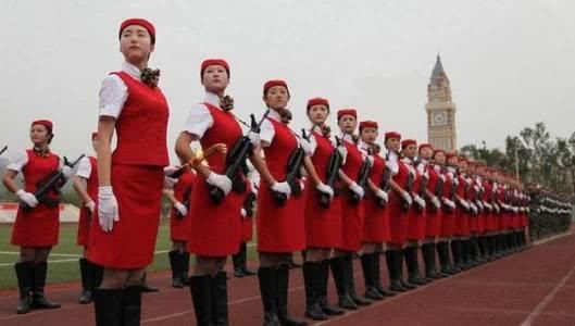 为什么中国仪仗队，女兵身高不得低于178cm?没想到还有这么大学问