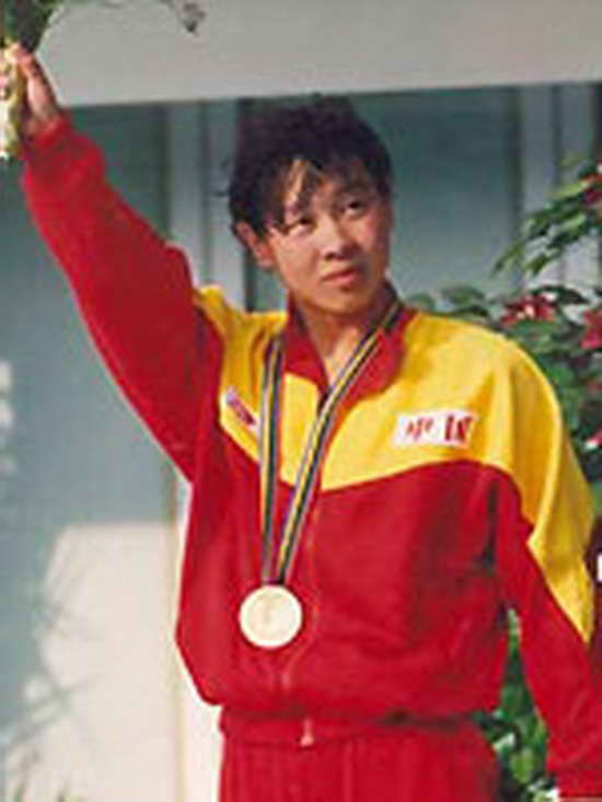 中国游泳历届奥运金牌,共10人获13块金牌,男运