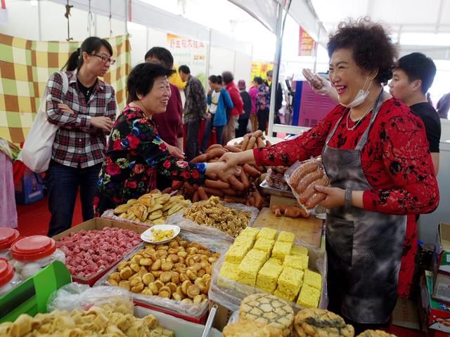 首届蟹岛丝绸服装服饰购物节开幕，春夏换季买起来！