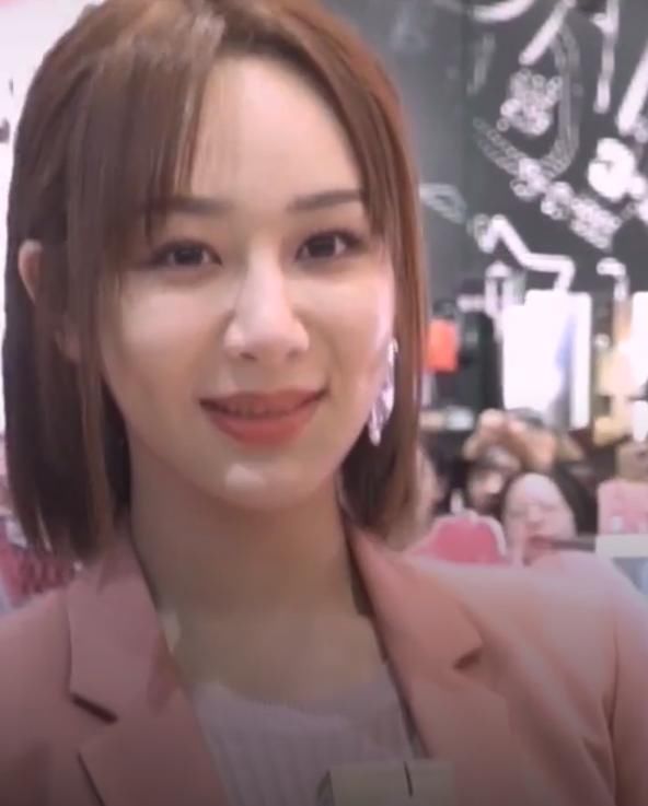 杨紫活动现场生图曝光:关掉美颜皮肤超好,但牙齿拉低了颜值 k8凯发电游