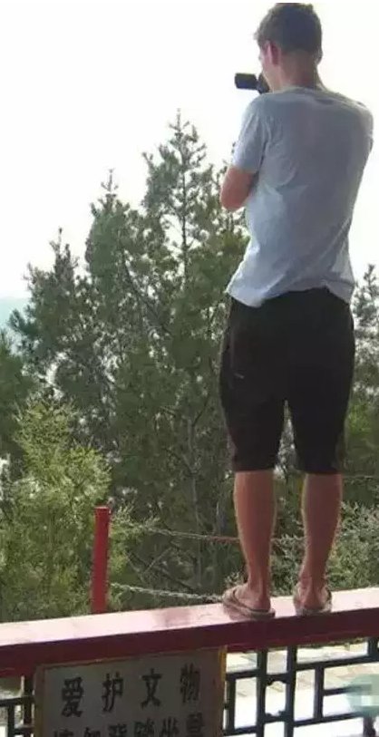 都说中国游客素质奇低,外国人的做法真的能甩你十条街