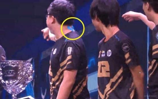 UZI直播暴力屠杀,成名VN惨遭单杀!小明:他这是