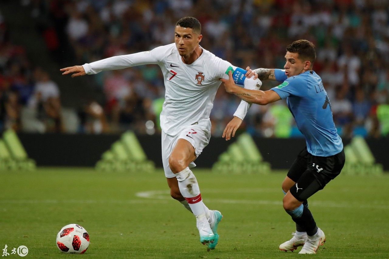 梅西C罗告别世界杯,绝代双骄当爹又当妈,终于