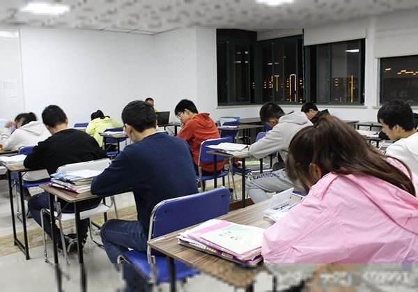 中考借读了,花几万进教师还是去普通高中?高中山东省重点失利图片